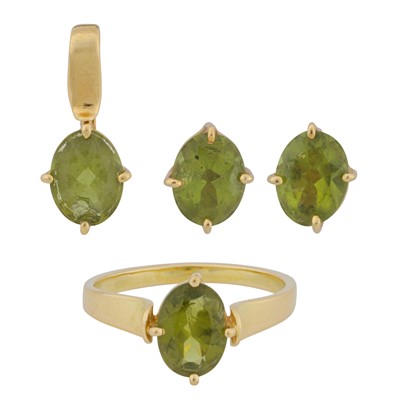 Lot 164 - A peridot ring, pendant, and stud earrings suite