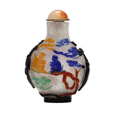 Lot 302 - A Chinese overlay glass 'monkeys' snuff bottle, 19th century