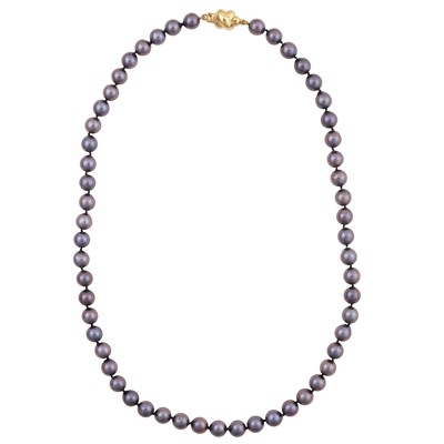 Lot 216 - A black pearl single strand necklace