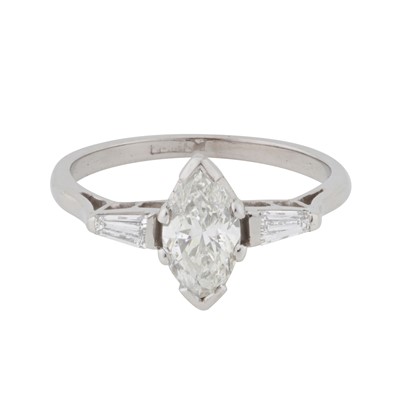 Lot 291 - A diamond three stone ring