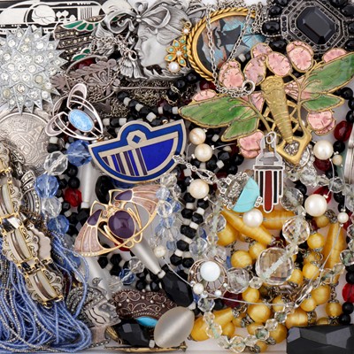 Lot 275 - A collection of silver and costume jewellery