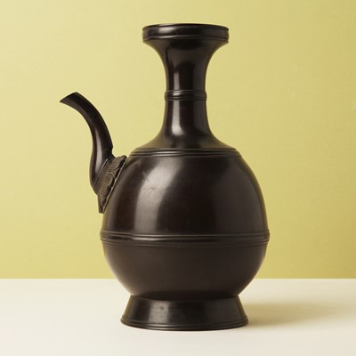 Lot 34 - A fine Japanese bronze ewer, Edo period