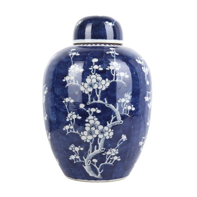 Lot 307 - A large Chinese blue and white 'prunus' jar and cover, Qing dynasty, 18th/19th century