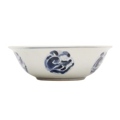 Lot 92 - A Chinese blue and white bowl, Qing dynasty