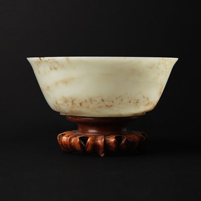 Lot 132 - A Chinese white jade bowl and stand, 18th/19th century