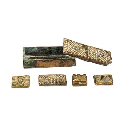Lot 501 - An 18th or early 19th Century Ashanti gold dust box