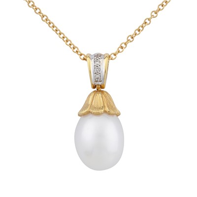 Lot 89 - A pearl and diamond pendant necklace cased by Annoushka
