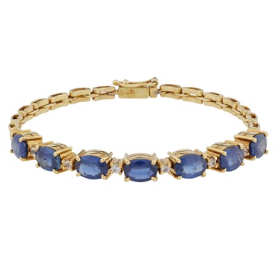Lot 57 - A sapphire bracelet