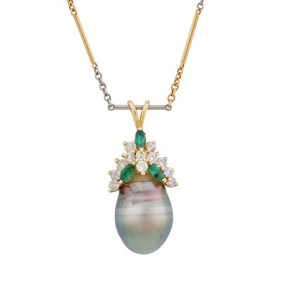 Lot 93 - A cultured pearl, emerald and diamond pendant necklace