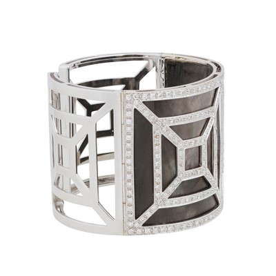 Lot 365 - Kutchinsky Ι A mother of pearl and diamond cuff bangle