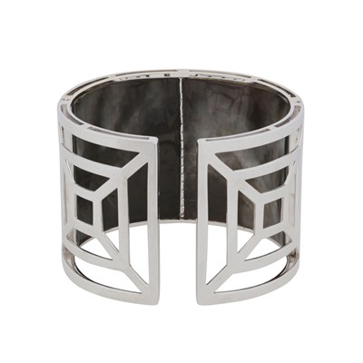 Lot 365 - Kutchinsky Ι A mother of pearl and diamond cuff bangle