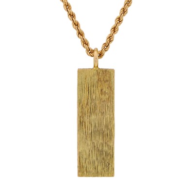Lot 193 - An ingot pendant necklace