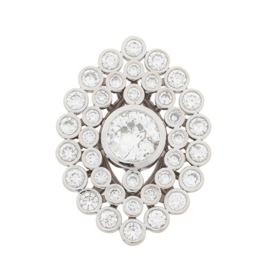 Lot 354 - A diamond dress ring