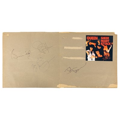 Lot 382 - Queen