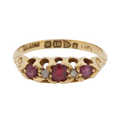 Lot 166 - A ruby and diamond Ring