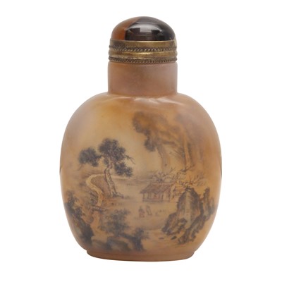 Lot 140 - A fine Chinese inside-painted agate snuff bottle, Qing dynasty