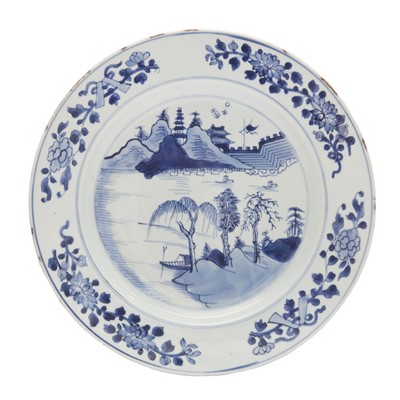 Lot 81 - A Chinese blue and white charger, Qing dynasty, 18th century