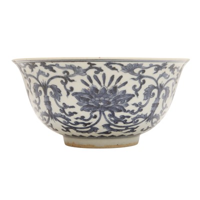 Lot 82 - A Chinese Ming-style blue and white bowl, 19th / 20th century