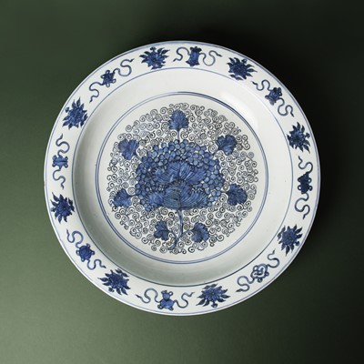 Lot 46 - A large Chinese blue and white ‘grape’ charger dish, Ming dynasty, Jiajing period