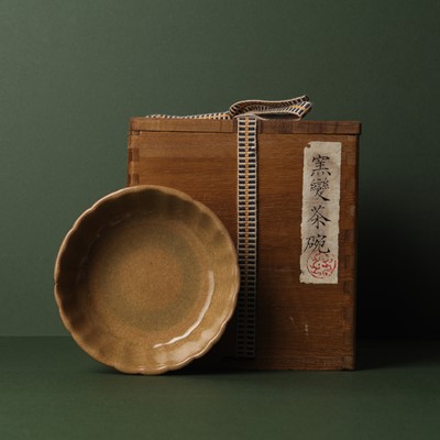Lot 44 - A rare Chinese Longquan Beishoku celadon lobed washer, Southern Song - Yuan dynasty