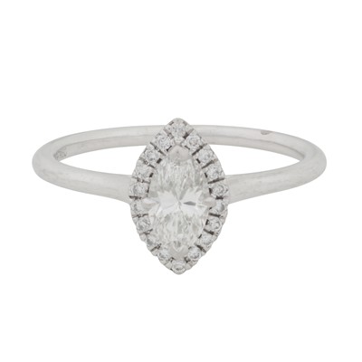 Lot 340 - A diamond halo ring