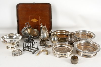 Lot 580 - A mixed lot of hallmarked silver cream jugs, a...