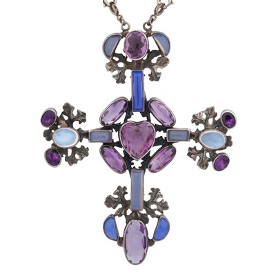 Lot 383 - A gem-set Arts & Crafts interchangeable pendant necklace
