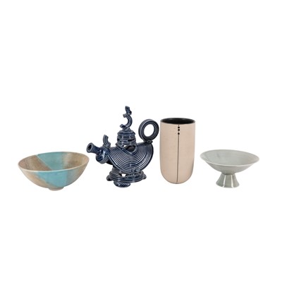 Lot 493 - Various studio ceramics