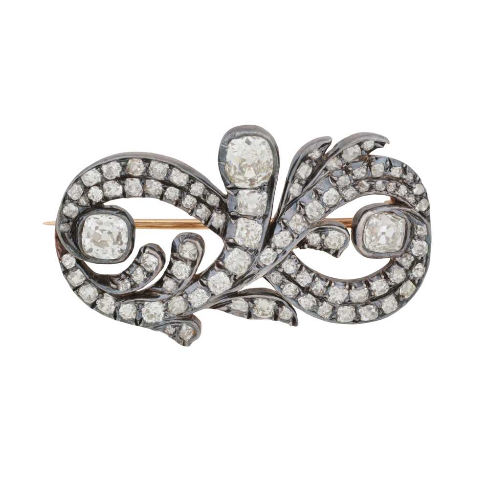 62 - A Victorian diamond brooch
