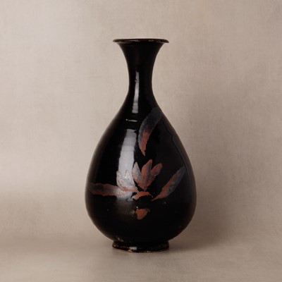 Lot 286 - A Chinese Henan black-glazed russet-decorated vase, yuhuchunping, Jin dynasty