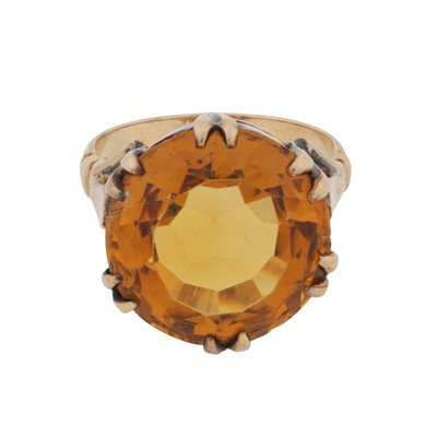 Lot 144 - A citrine single stone ring