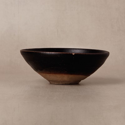 Lot 457 - A Chinese Jizhou glazed-glaze 'floral' painted bowl, Southern Song dynasty