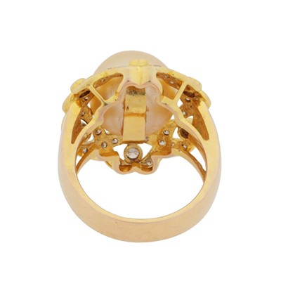Lot 79 - A South Sea cultured pearl and diamond suite