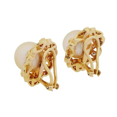 Lot 79 - A South Sea cultured pearl and diamond suite