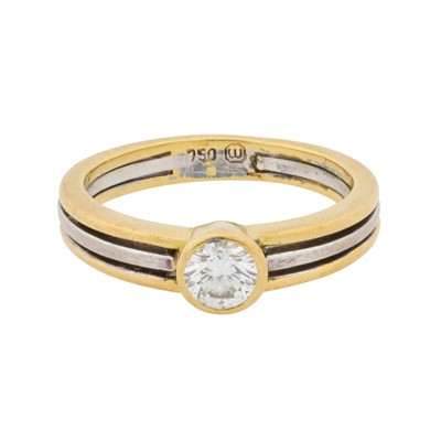 Lot 453 - A single-stone diamond ring