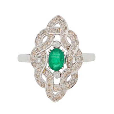 Lot 112 - An emerald and diamond ring