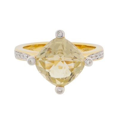 Lot 299 - A citrine and diamond ring