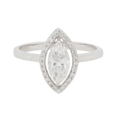 Lot 90 - A diamond ring