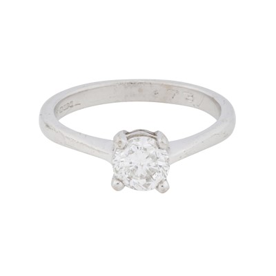 Lot 391 - A single stone diamond ring in WG