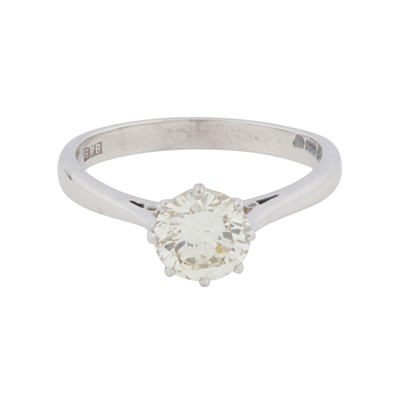 Lot 354 - A single-stone diamond ring