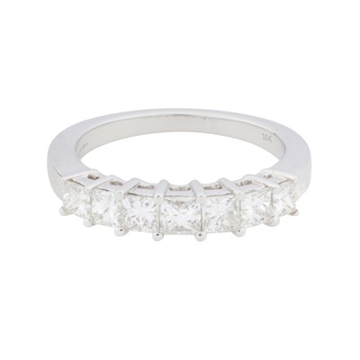 Lot 381 - A seven-stone diamond ring