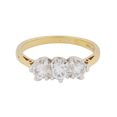 Lot 315 - A diamond three stone ring