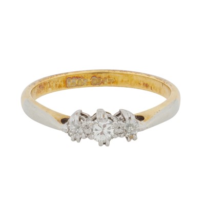 Lot 454 - A three stone diamond ring