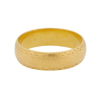 Lot 132 - A band ring