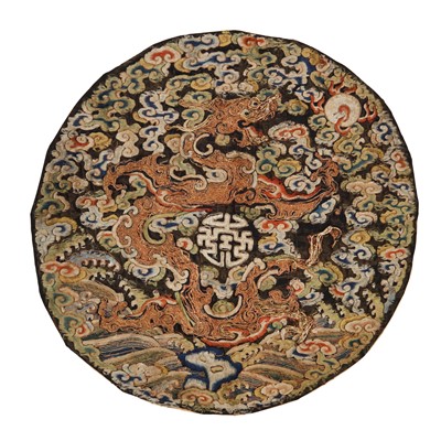 Lot 379 - A fine Chinese 'dragon' embroidered round panel, Qing dynasty, Qianlong period