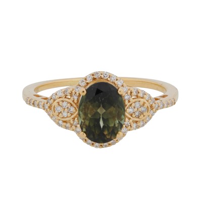 Lot 206 - A tourmaline and diamond ring