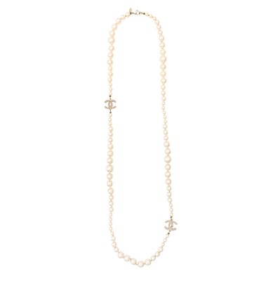 Lot 226 - Chanel Ivory Pearl CC Graduated Necklace