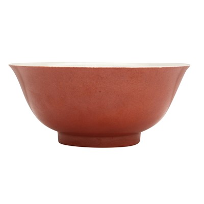 Lot 662 - A Chinese famille-rose coral-glazed bowl, late Qing dynasty