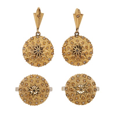 Lot 195 - A gem-set earring and ring suite