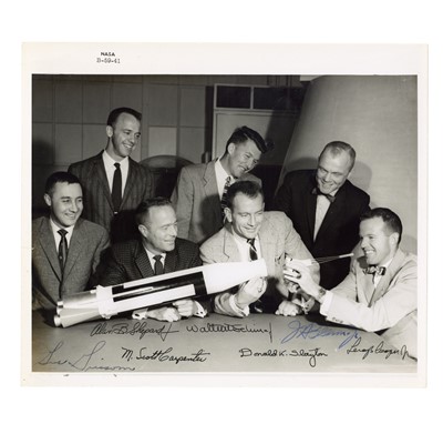 Lot 525 - Mercury 7